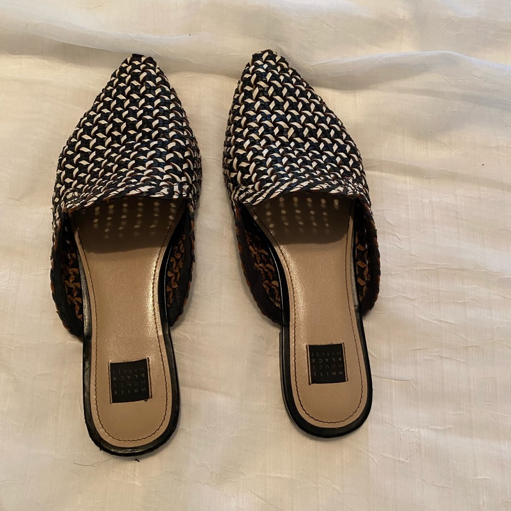 Black & White Flats